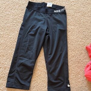 Nike women's Black Athletic Capri Leggings